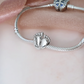 Gravierter Baby-Fußabdruck-Charm aus 925er Sterlingsilber – personalisiert mit Ihrem Text