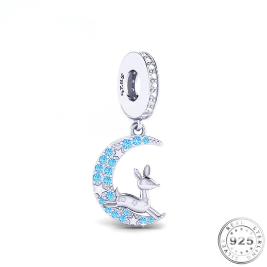 Bambi-Hirsch im Mond-Charm aus 925er Sterlingsilber.